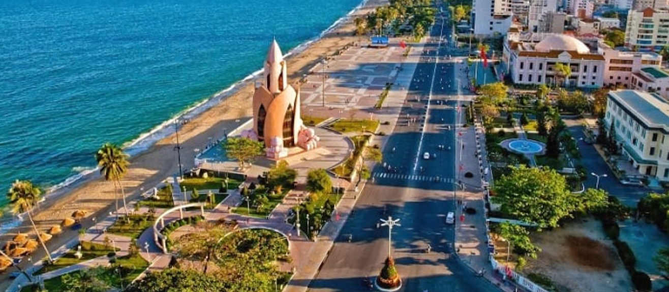 Tran Phu Beach Travel Guide: Best Time to Visit, Activities, Hotels & Local Tips | laimi.com