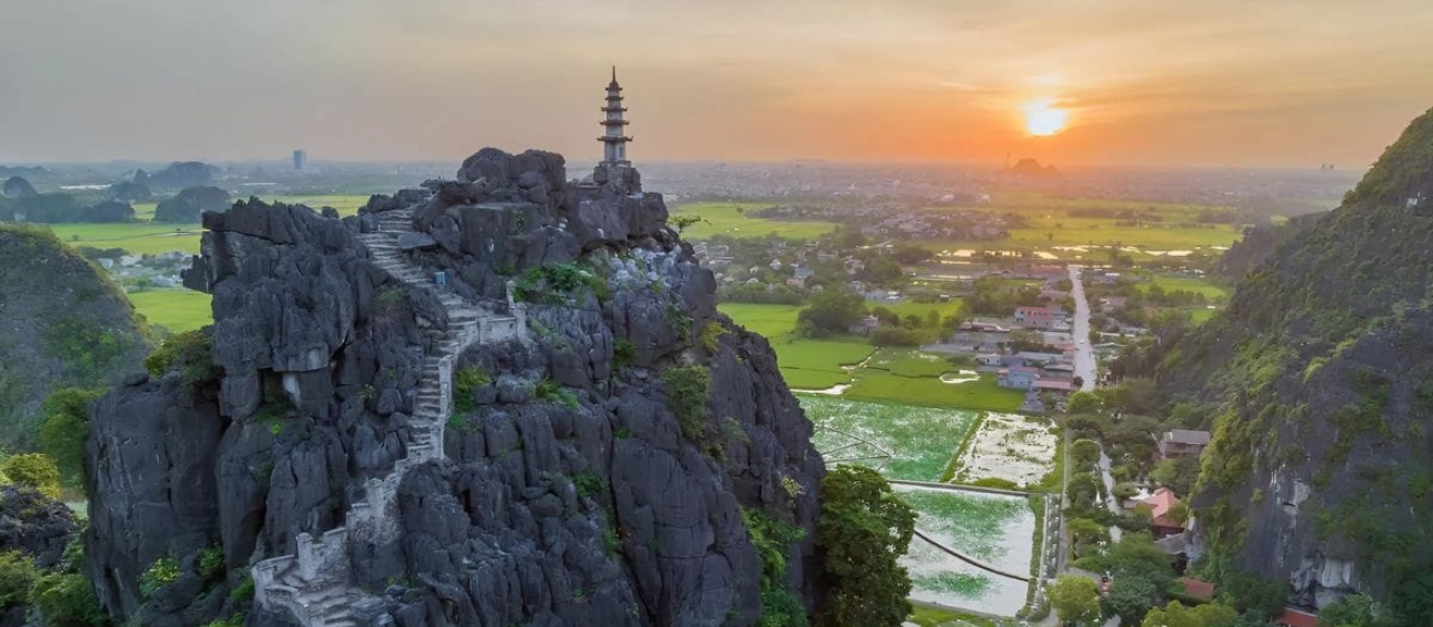 Mua Cave Viewpoint Visitor Guide: Steps, Scenery & Photo Spots | laimi.com