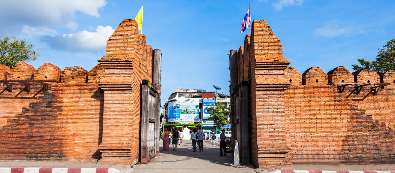 Tha Phae Gate Visitor Guide: Things to Do, Hours & Travel Tips | laimi.com